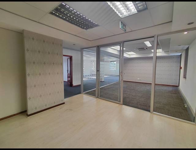 170M² OFFICE TO LET IN BRYANSTON